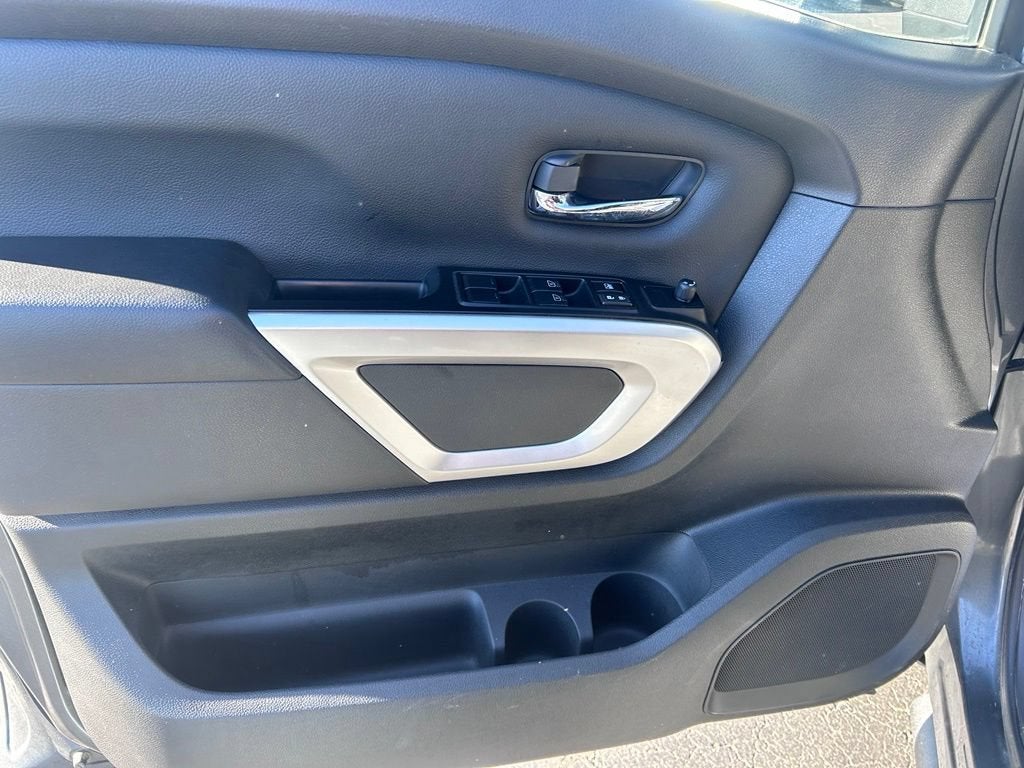 2023 Nissan TITAN Crew Cab SV 4x4
