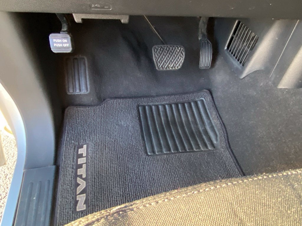 2017 Nissan TITAN XD SV