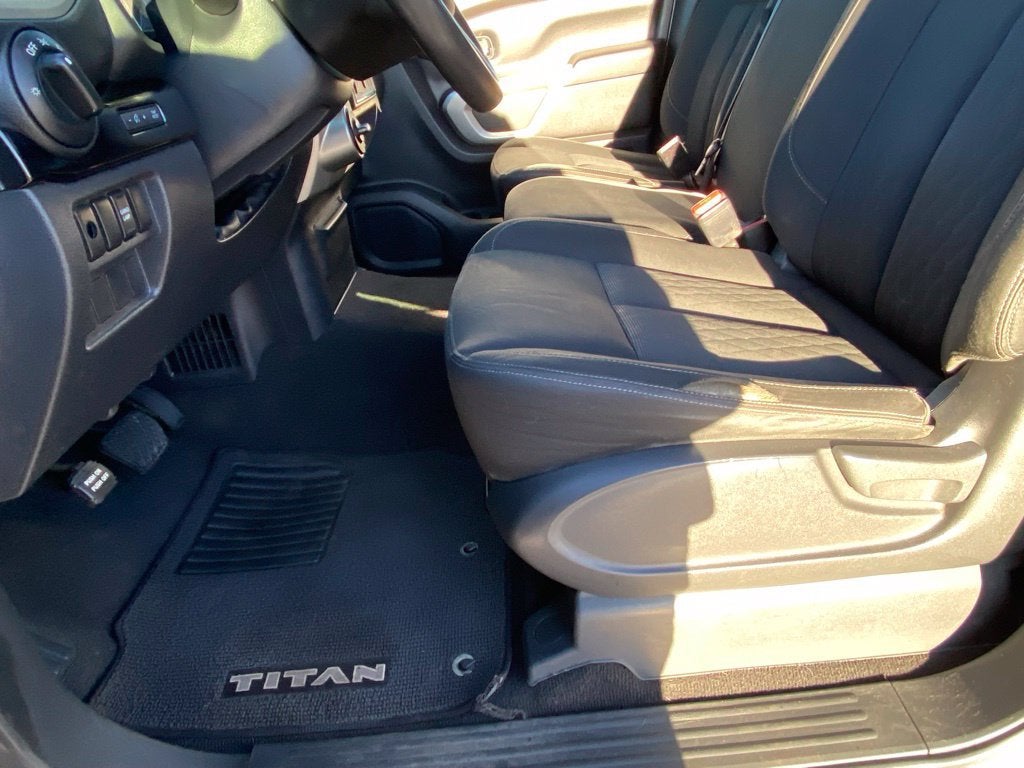 2017 Nissan TITAN XD SV