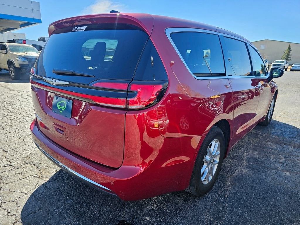 2025 Chrysler Pacifica Select