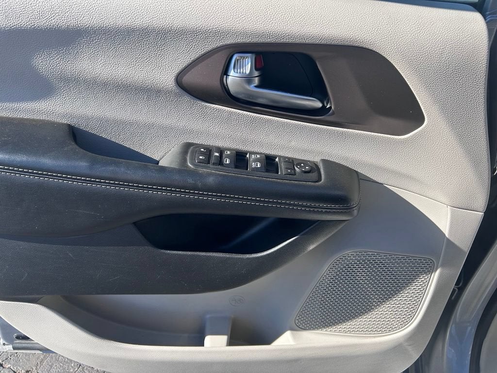 2020 Chrysler Voyager LXI