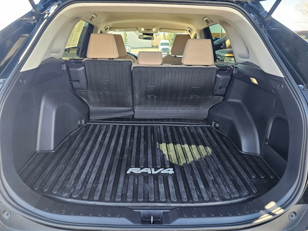 2022 Toyota RAV4 Hybrid LE
