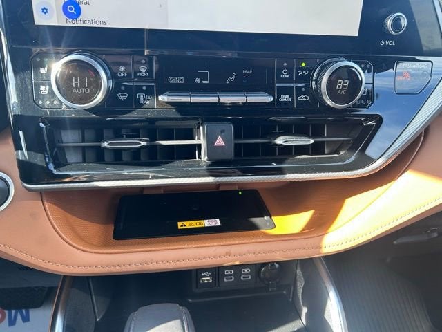 2024 Toyota Highlander Hybrid Platinum