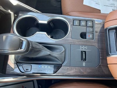 2024 Toyota Highlander Hybrid Platinum