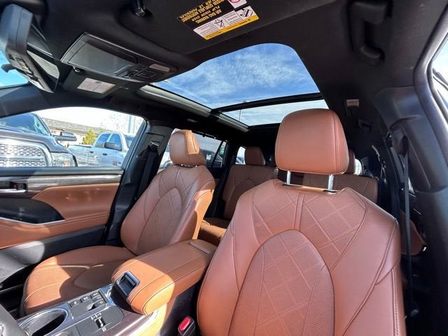 2024 Toyota Highlander Hybrid Platinum