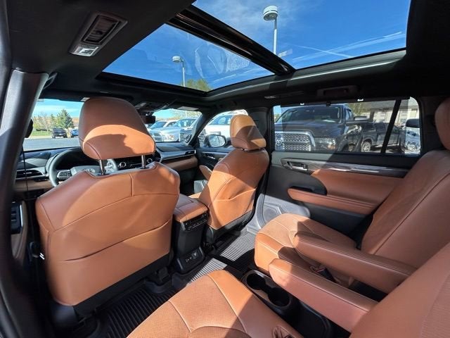 2024 Toyota Highlander Hybrid Platinum