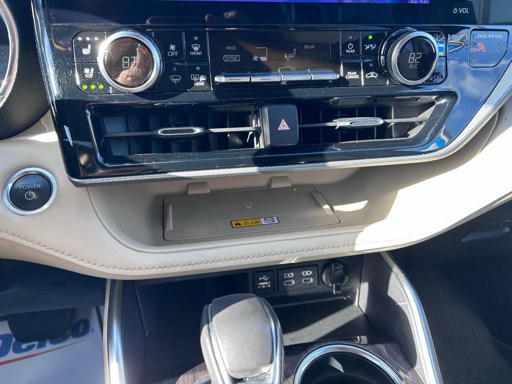 2024 Toyota Highlander Hybrid Platinum