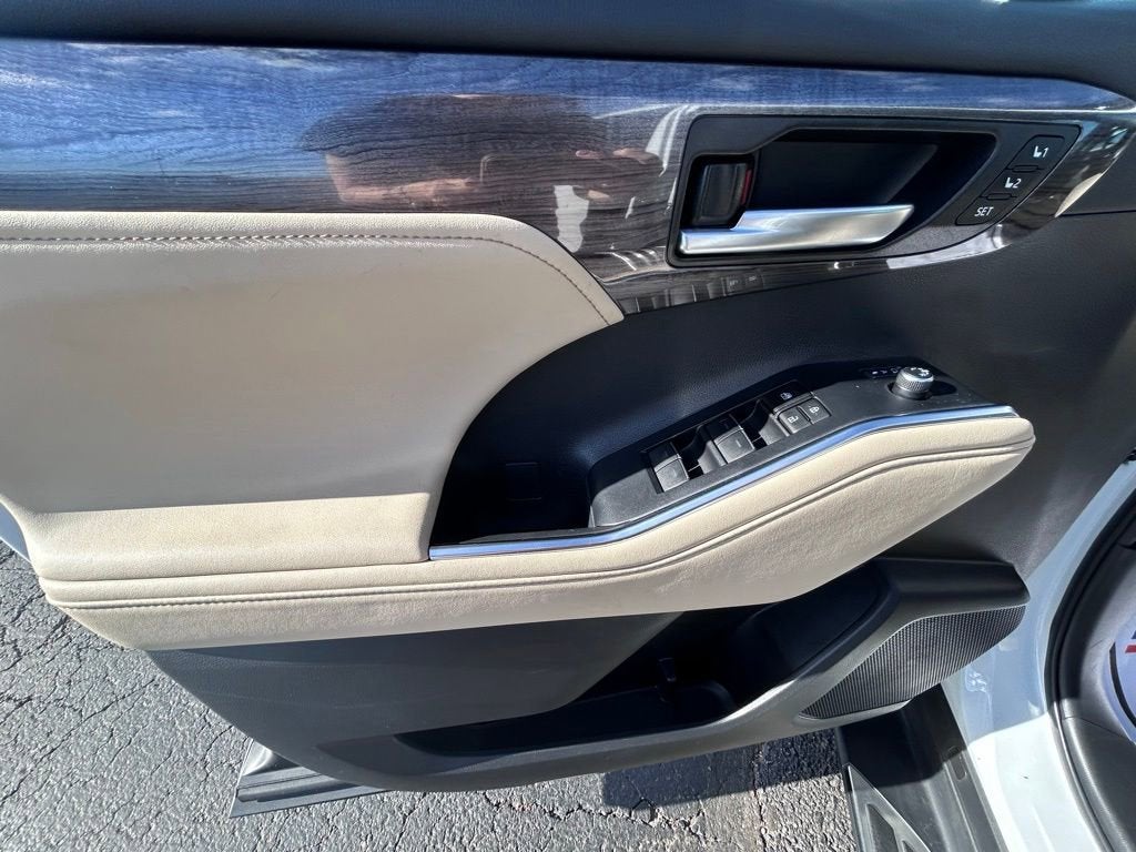 2024 Toyota Highlander Hybrid Platinum