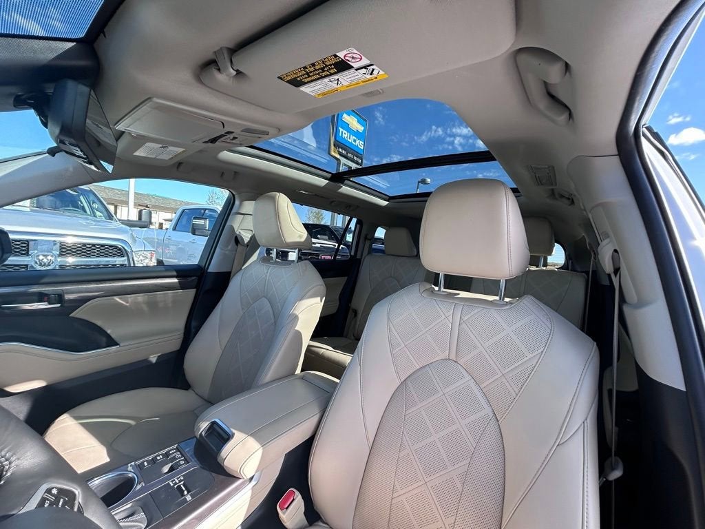 2024 Toyota Highlander Hybrid Platinum