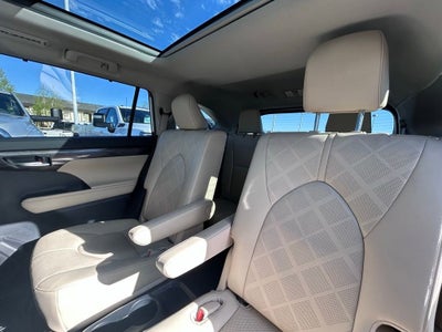 2024 Toyota Highlander Hybrid Platinum