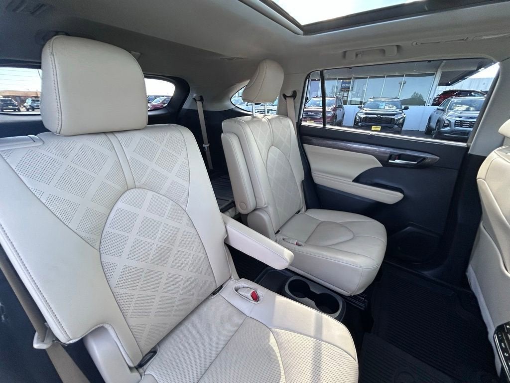 2024 Toyota Highlander Hybrid Platinum