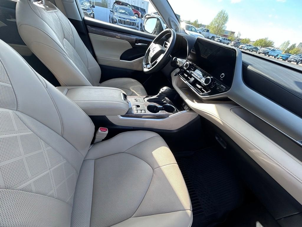 2024 Toyota Highlander Hybrid Platinum