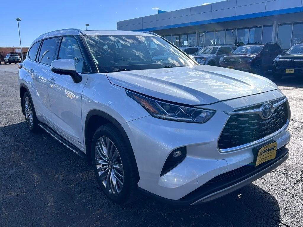2024 Toyota Highlander Hybrid Platinum